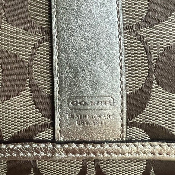 Authentic early 2000s Coach wallet - Picture 6 of 6